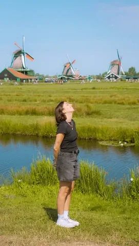 27travels Instagram post about Travel day with friends