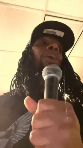 2realmacdatfee Instagram post about Live performance
