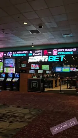 313queenpinky Instagram post about Casino dining review