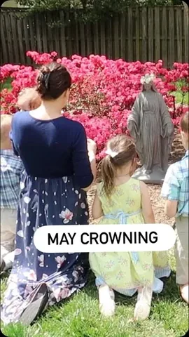acatholicmomslife Instagram post about May Marian devotion
