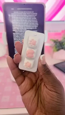 ageekychick Instagram post about E reader page turner setup