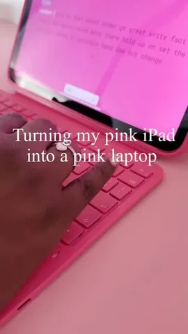 ageekychick Instagram post about ESR iPad keyboard case