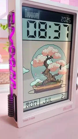 ageekychick Instagram post about Divoom digital picture frame