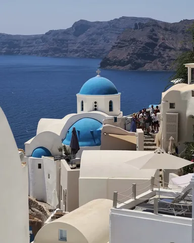 albertoortizrey Instagram post about Santorini travel