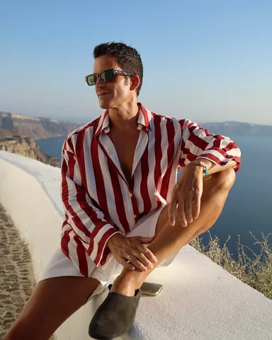 albertoortizrey Instagram post about Santorini travel