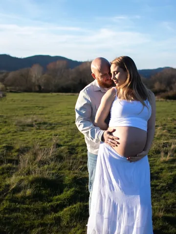 alexbeadon Instagram post about Late pregnancy