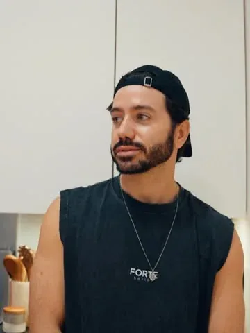 alexcosta Instagram post about Vlog promotion