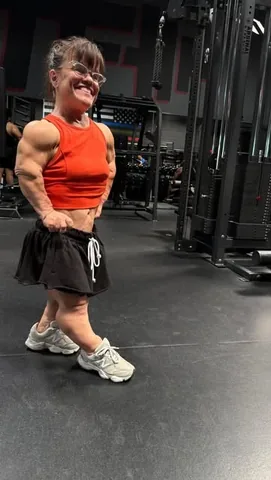 allieqdub Instagram post about Shoulder training