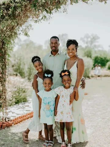 alyshaantoinette Instagram post about Family photography styling