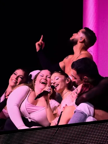 amandalacount Instagram post about Tour gratitude