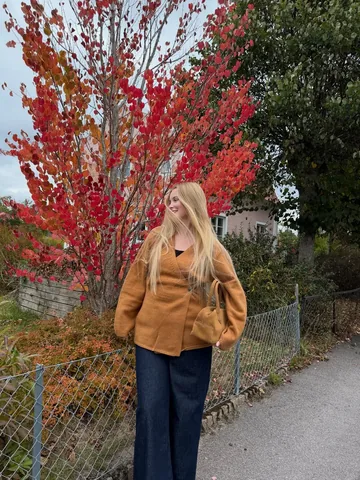 amandasvalin Instagram post about Autumn fashion