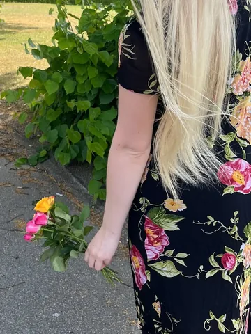 amandasvalin Instagram post about Floral dress