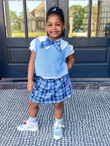 amora.reign Instagram post about First day of school
