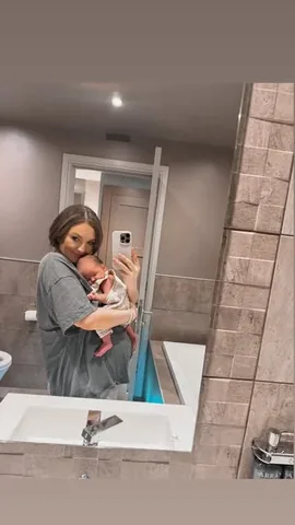 a_mothers_tale Instagram post about Postpartum body acceptance