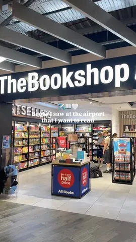 amysbookshelf Instagram post about Airport book recommendations