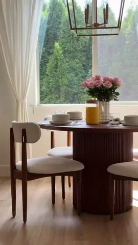 anastasiia_svitlychnaa Instagram post about Dining table
