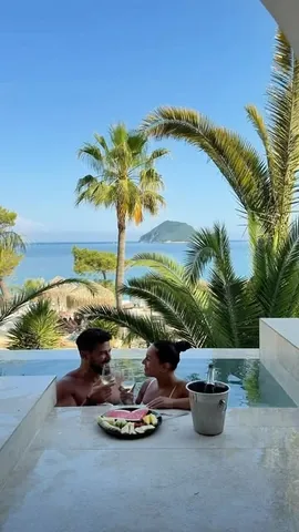 anisandmad Instagram post about Gloria Maris Hotel review