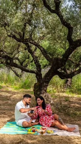 anisandmad Instagram post about Zakynthos picnic date