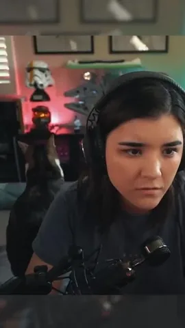 annemunition Instagram post about Cat behavior