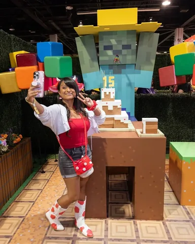 aphmau_ Instagram post about Minecraft and VidCon promotion
