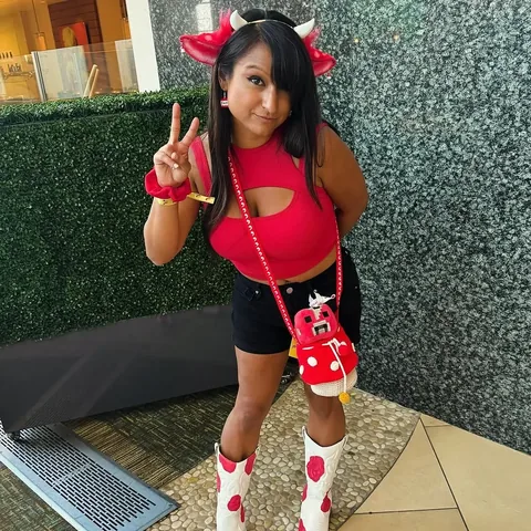 aphmau_ Instagram post about Minecraft cosplay