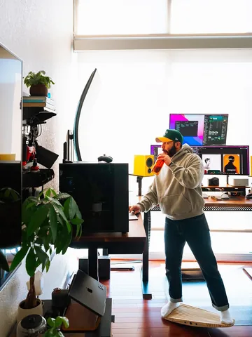 araltasher Instagram post about Computer setup