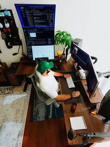 araltasher Instagram post about Desk setup update