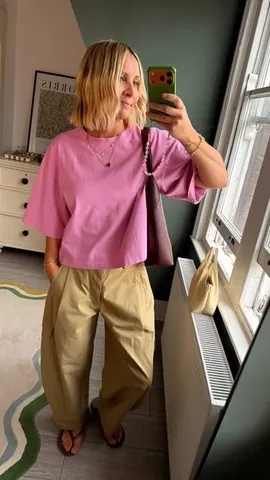 ashley.dainty Instagram post about Cargo trouser styling