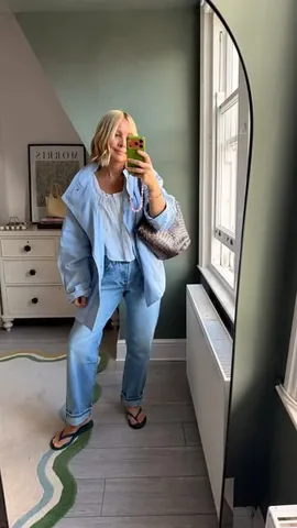 ashley.dainty Instagram post about Autumn fashion