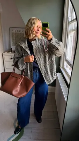ashley.dainty Instagram post about Autumn fashion