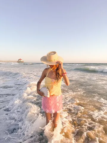 ashleyinthemidst Instagram post about Beach outfit