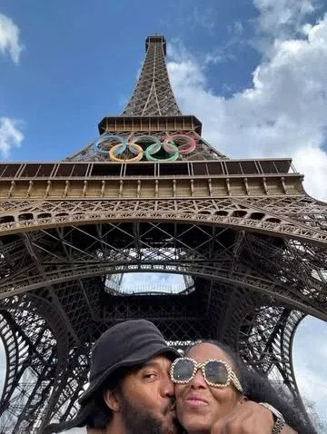 askdrjess Instagram post about Paris travel