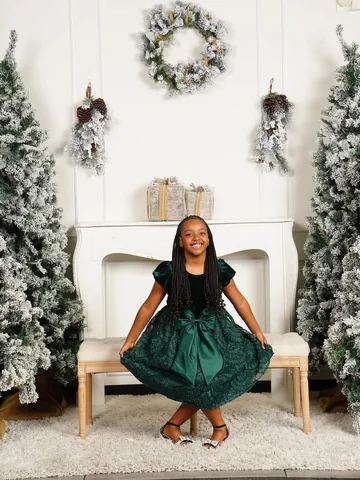 avahbennett Instagram post about Holiday celebration