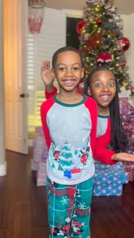 avahbennett Instagram post about Holiday themed entertainment