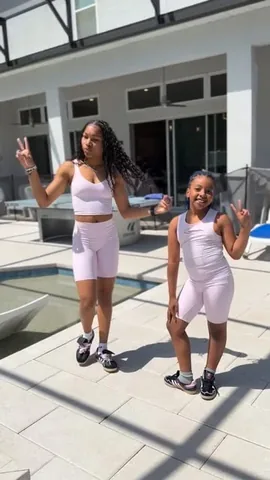 avahbennett Instagram post about Social media trend