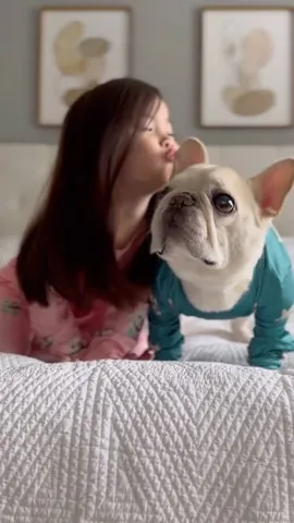 barkleysircharles Instagram post about Cuddle Clones gift card promotion