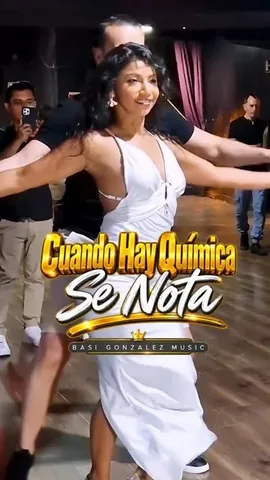basiydeisy Instagram post about Conexión romántica en el baile