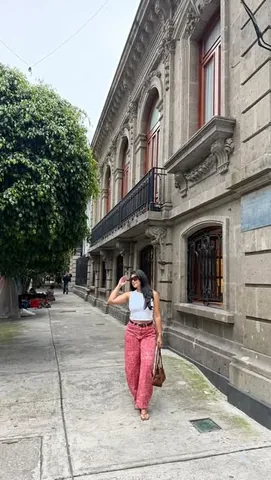 beautyybird Instagram post about Marathon travel outfit