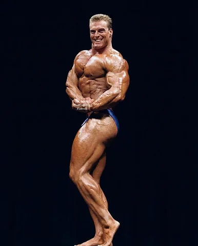 berrydemey Instagram post about Bodybuilding pose analysis