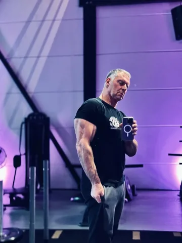 berrydemey Instagram post about Bodybuilding training