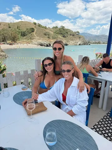 billieshepherdofficial Instagram post about Family resort travel