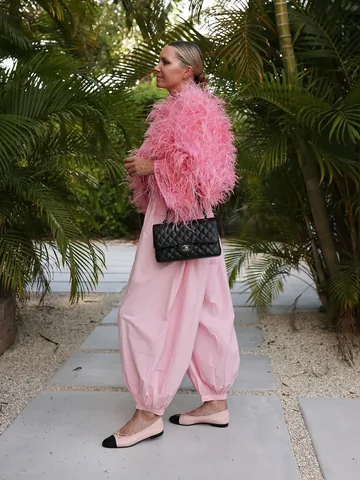 blaireadiebee Instagram post about Pink fashion