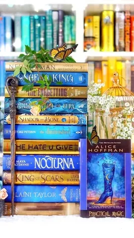 bookbookowl Instagram post about Spooky reading