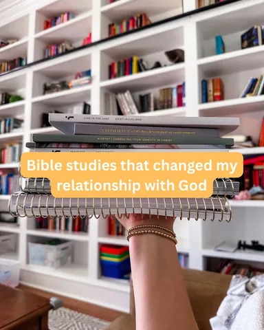 bookcasebeauty Instagram post about Bible study recommendations