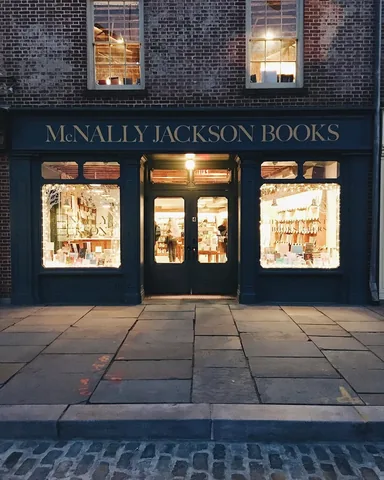 bookishmadeleine Instagram post about Independent bookstores