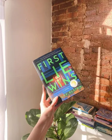 bookishmadeleine Instagram post about Book review
