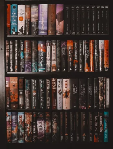 bookish_mai Instagram post about Reading update