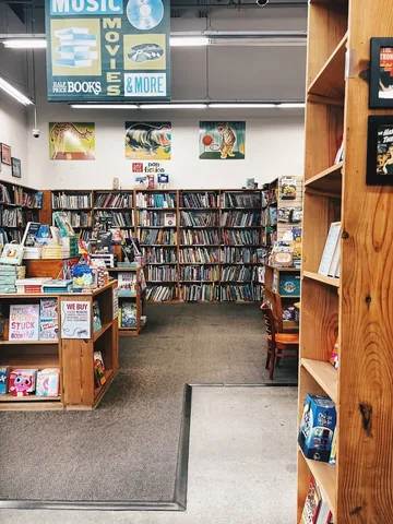 bookpairings Instagram post about Book unhaul and gifting