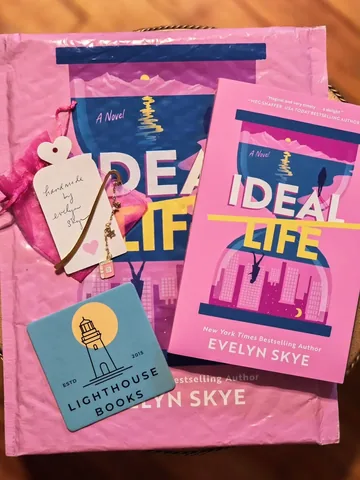 booksloveandunderstanding Instagram post about Ideal Life by Evelyn Skye