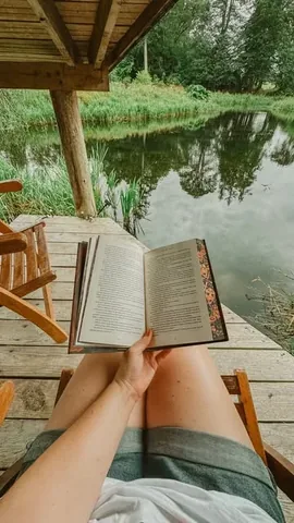 booksnest Instagram post about Travel and sponsored book feature